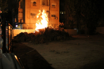  ليلة أمس - حريق كبير داخل احدى الساحات في شارع يهودا هيميت بمدينة يافا 